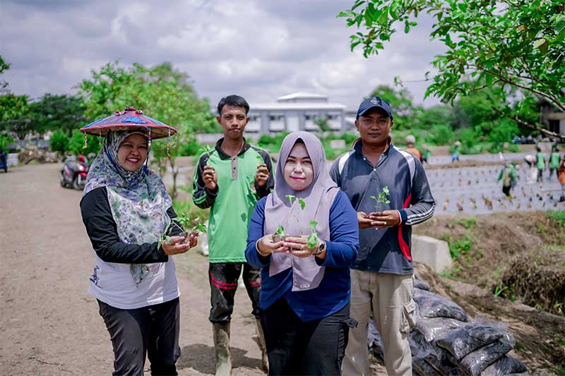 Prestasi SMK Samarinda – Sekolah Pertanian Pembangunan Negeri Samarinda Tanam 29 Ribu Pohon Cabai